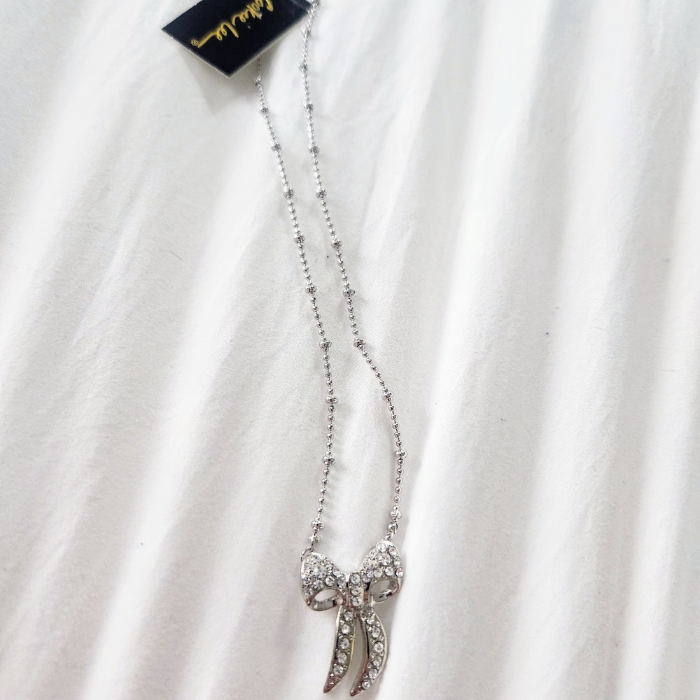Elegant Silver Bow Valentines Necklace